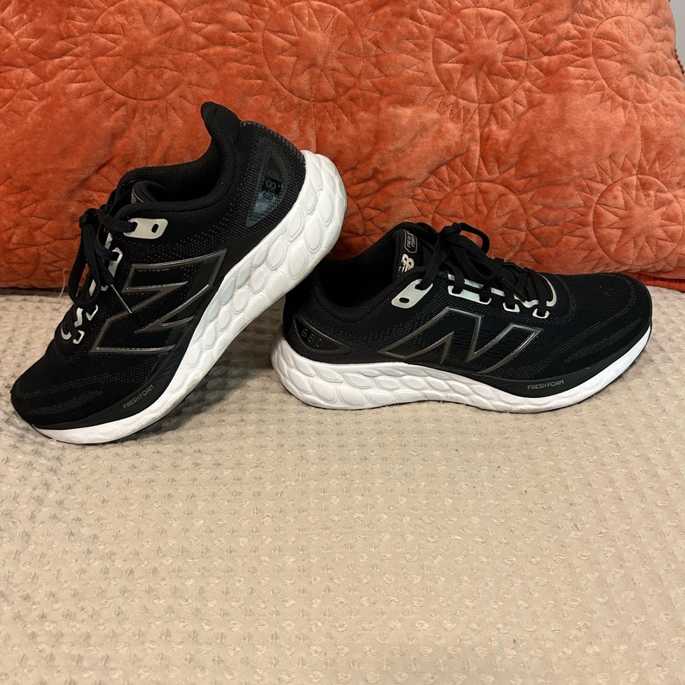 Women’s New Balance Fresh Foam 680 Sneakers Black 8 Excellent Condition
